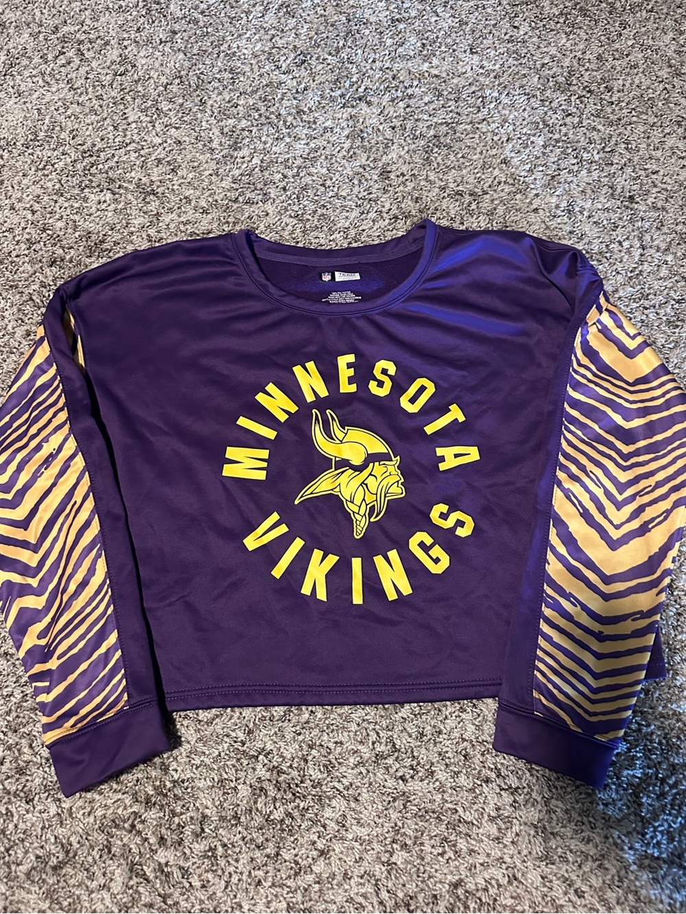 Women’s Minnesota Vikings NFL sweatshirt cropped size medium Zubaz collab